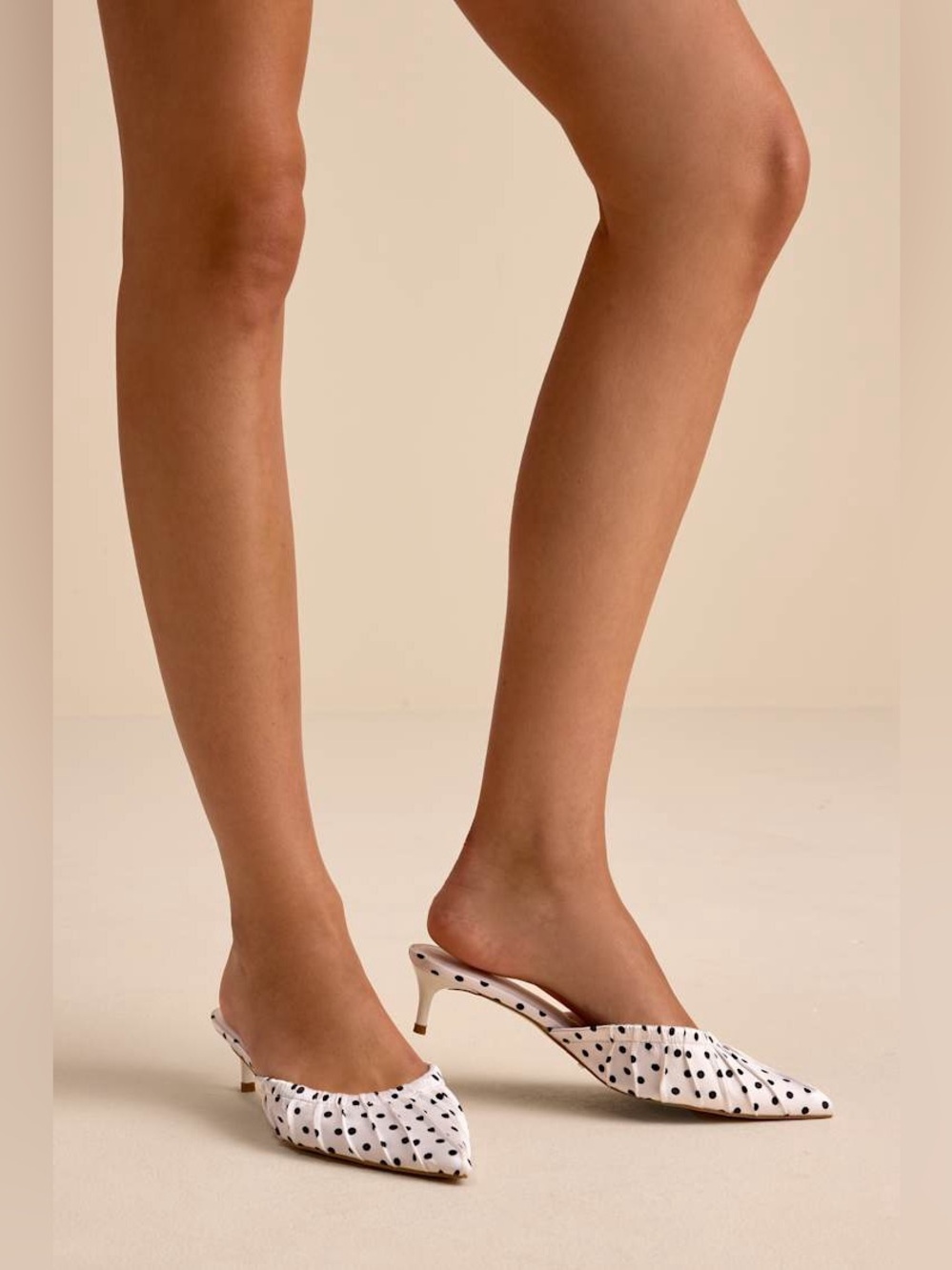 NWOB Bellini Baleia White Polka Dot Satin Kitten Heel Mule Pumps